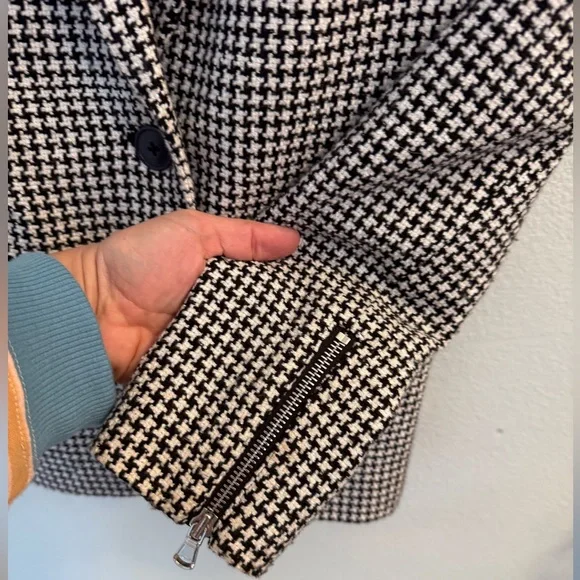 L'AGENCE Candra Zip Pocket Houndstooth Check Blazer - Picture 9 of 13